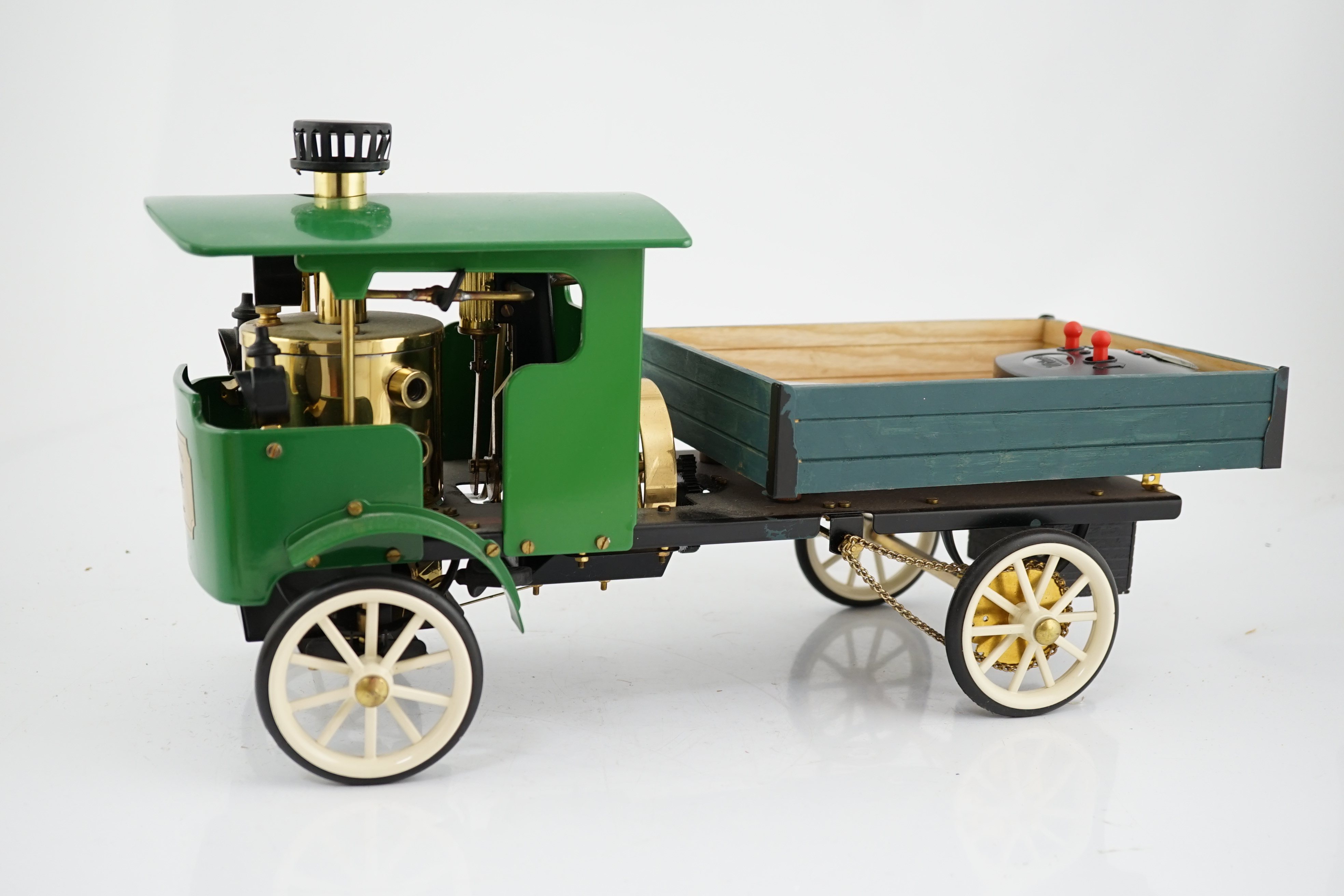 A Wilesco Steam lorry (D320) and trailer (A325), both boxed, the lorry with a pellet fired, vertical boiler fitted with water sight glasses and a pressure gauge, powering a single cylinder steam engine, also fitted with